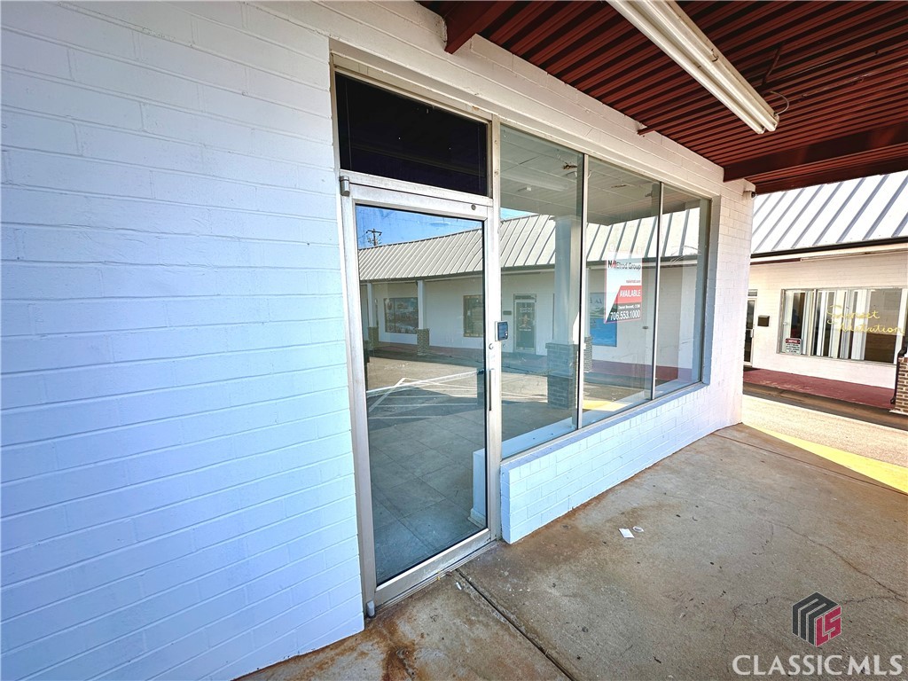 400 Hawthorne Avenue Property Photo 3