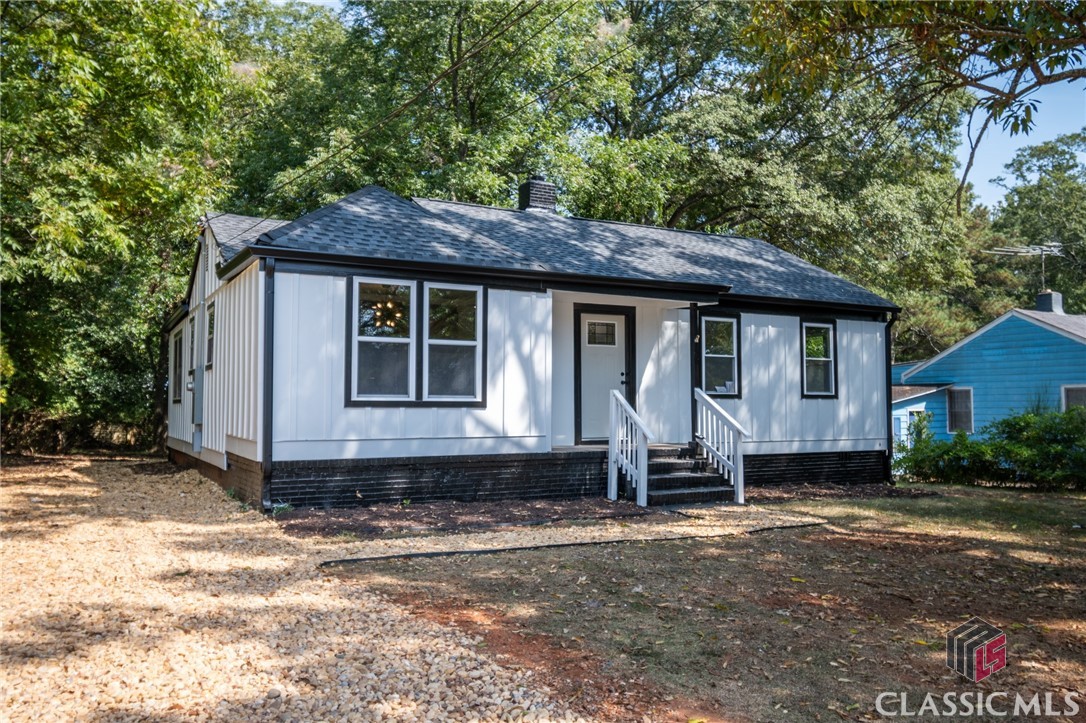 495 Clover Street Property Photo 1
