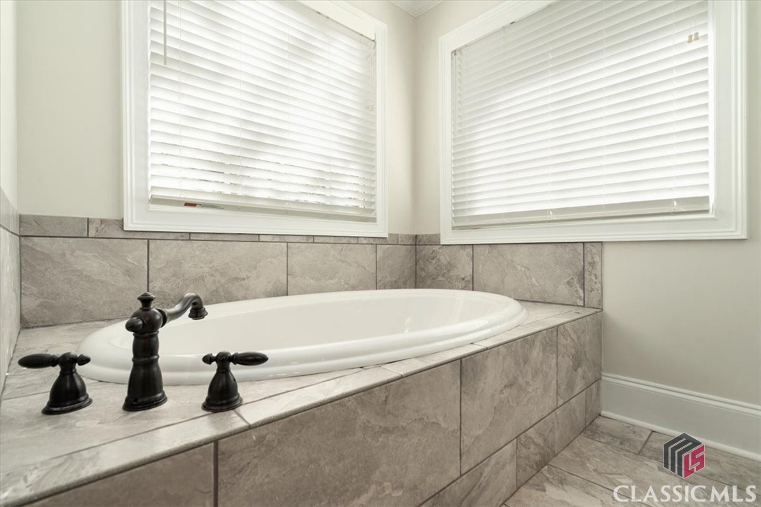 495 Woodlawn Avenue Property Photo 34