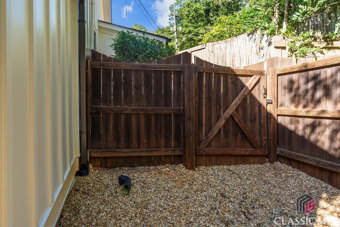 495 Woodlawn Avenue Property Photo 43