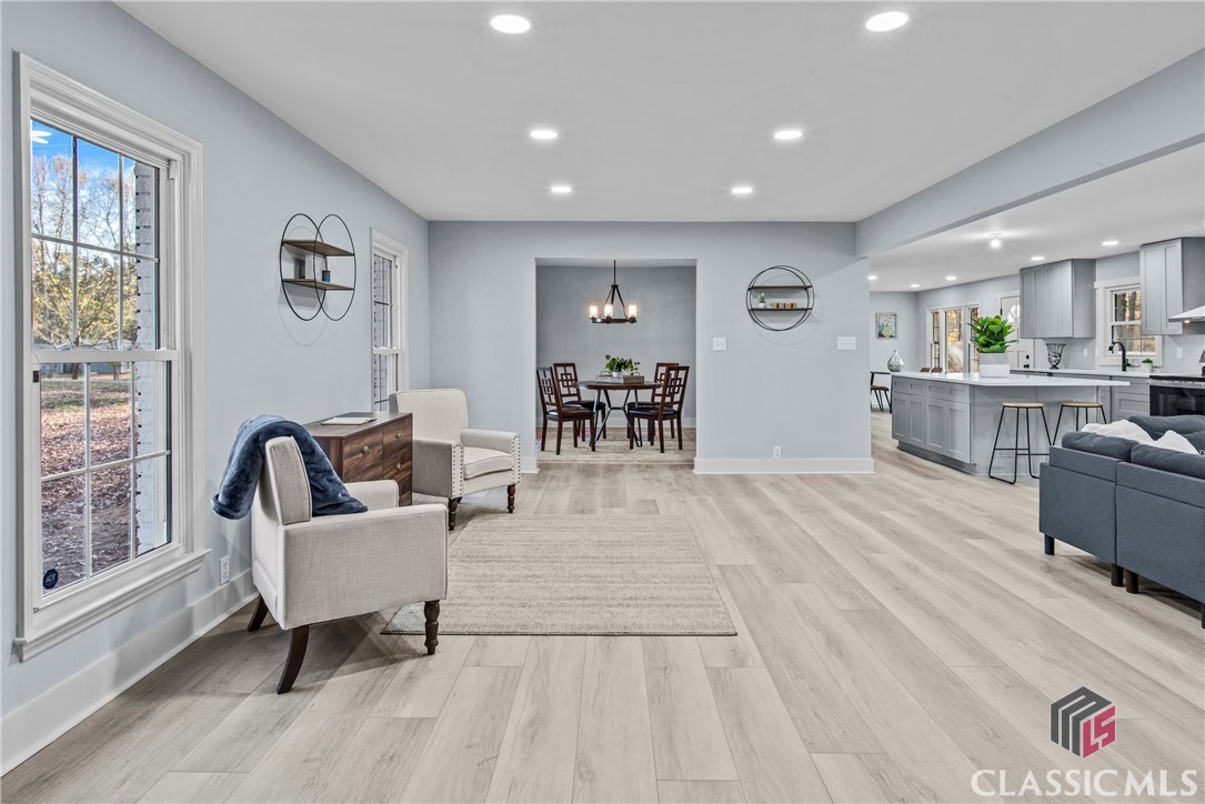 242 Seagraves Road Property Photo 8