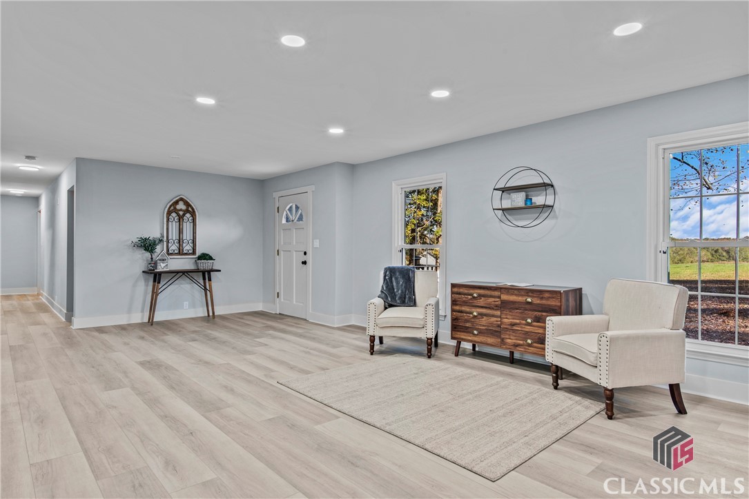 242 Seagraves Road Property Photo 10