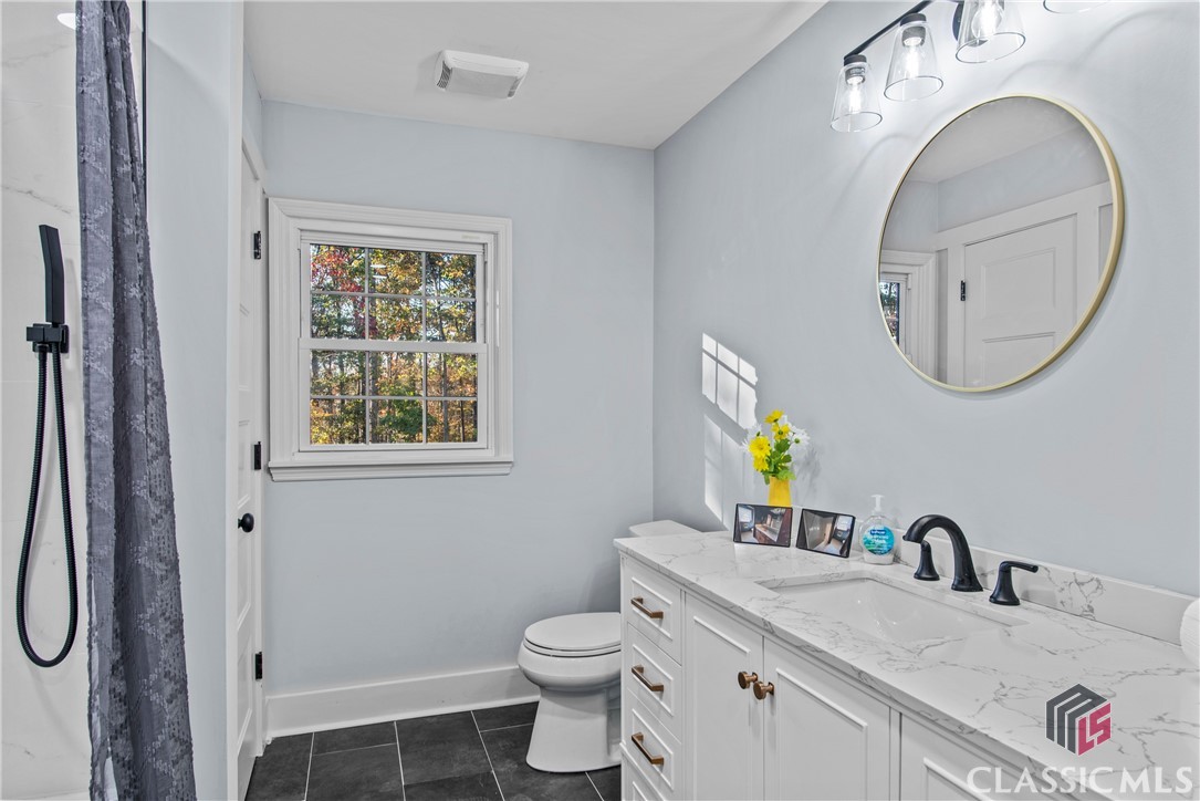 242 Seagraves Road Property Photo 34