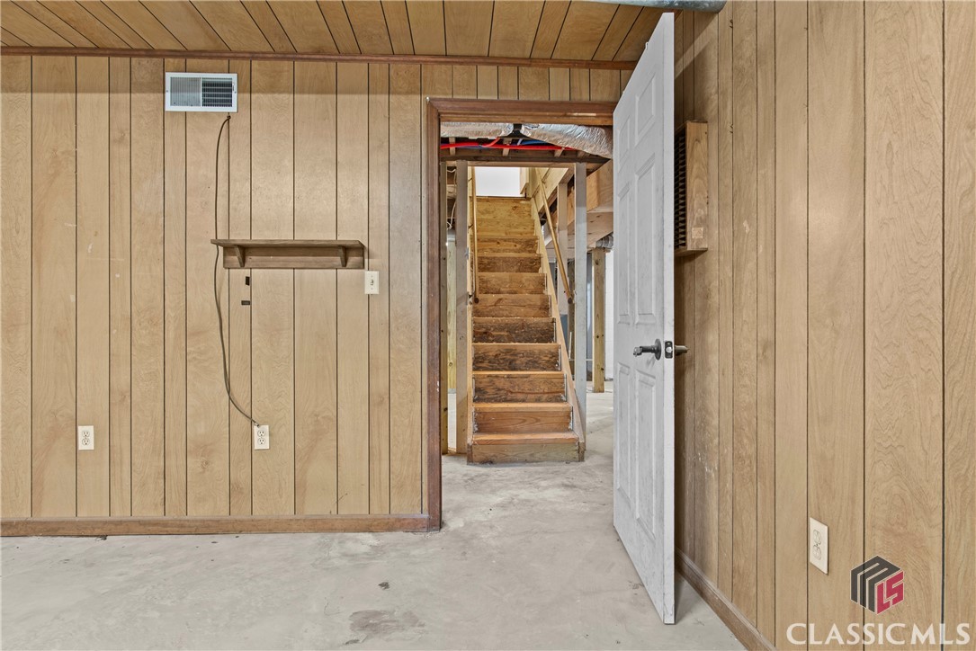 242 Seagraves Road Property Photo 38