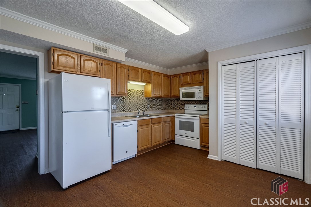 2165 S Milledge Avenue Property Photo 8