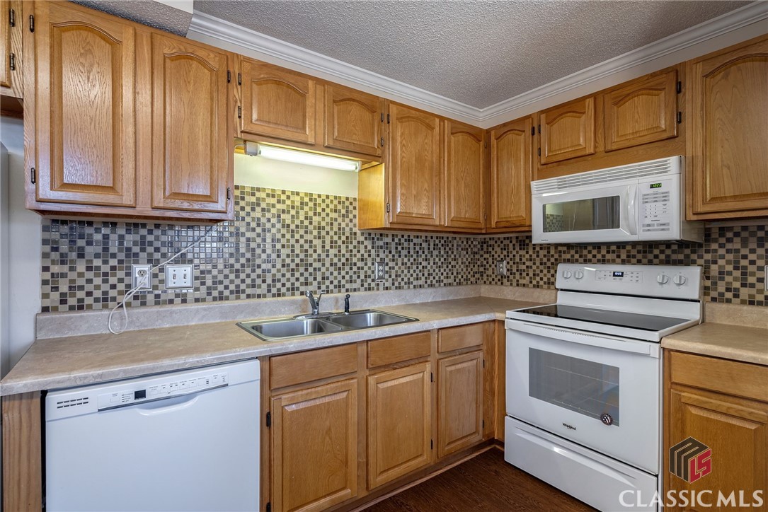 2165 S Milledge Avenue Property Photo 11