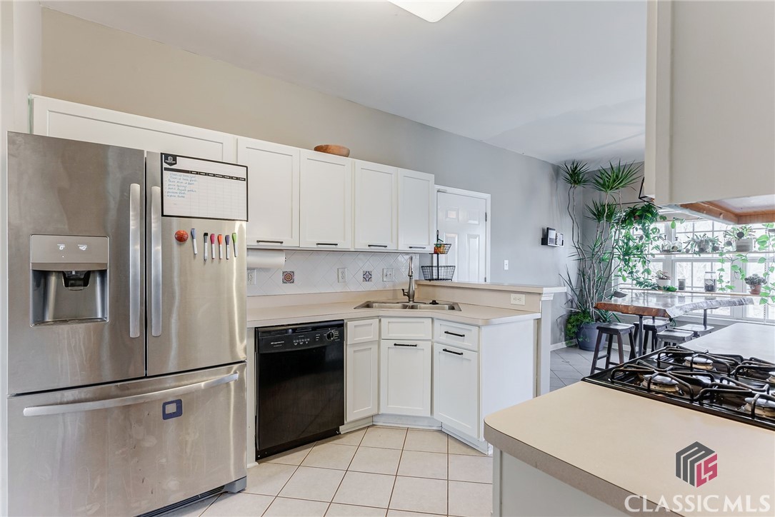 560 Bishop Court Property Photo 7
