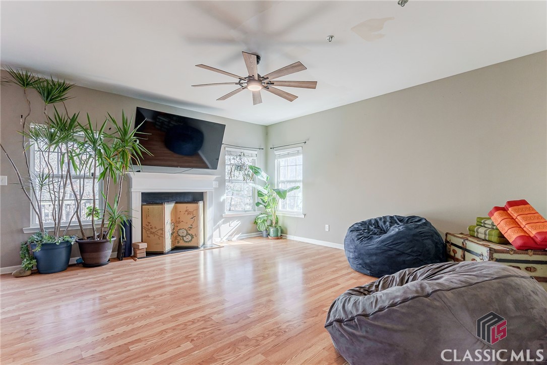 560 Bishop Court Property Photo 12