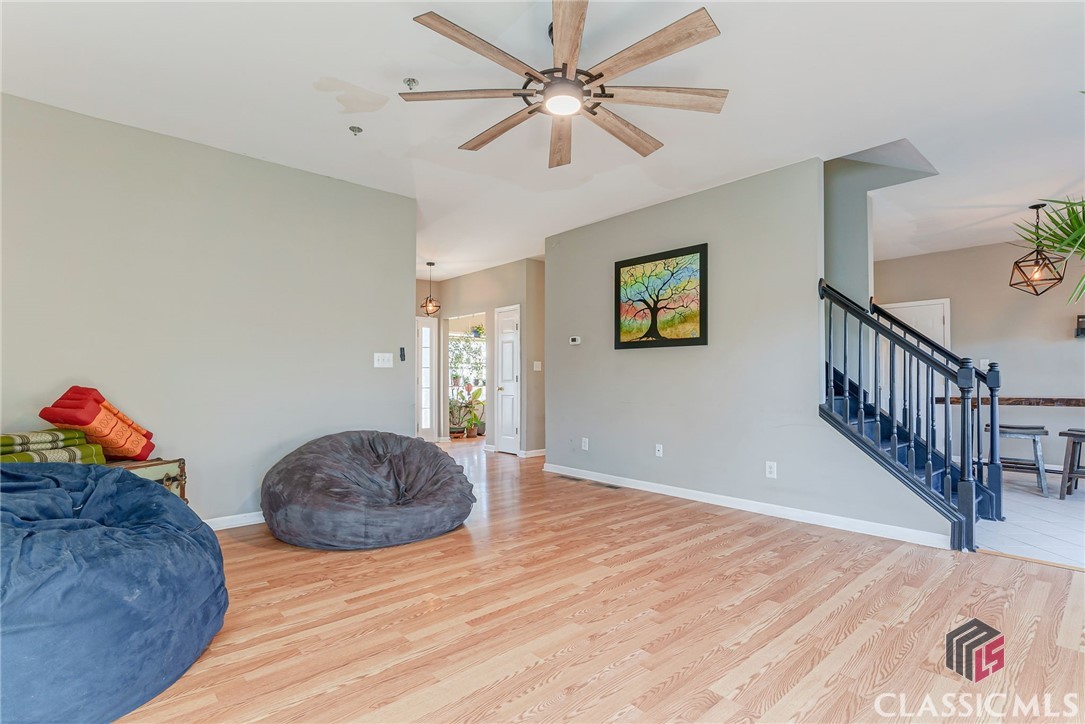 560 Bishop Court Property Photo 13