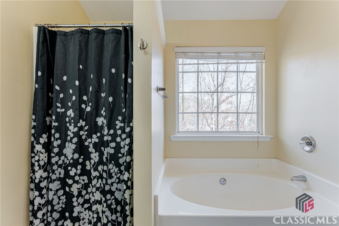 560 Bishop Court Property Photo 24