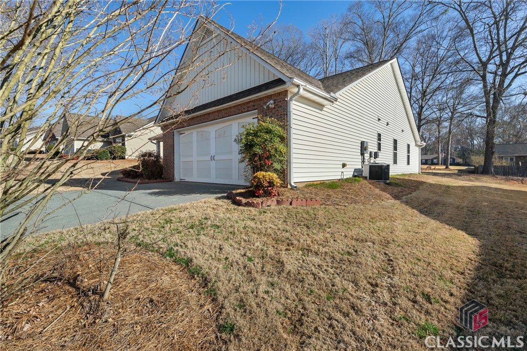 717 Stone Creek Drive Property Photo 3