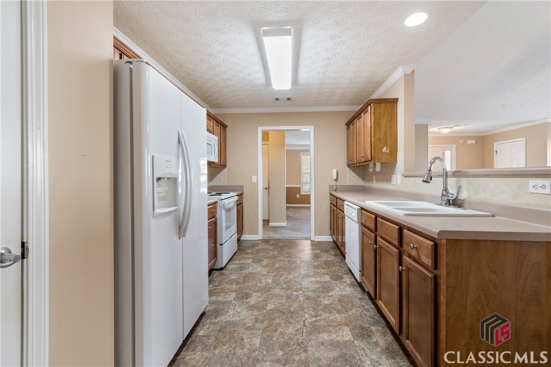 717 Stone Creek Drive Property Photo 10