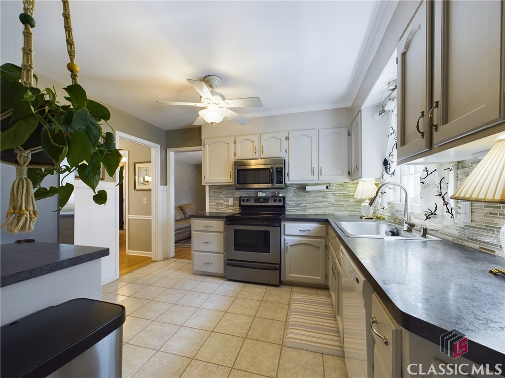 1020 Laurel Chase Run Property Photo 7
