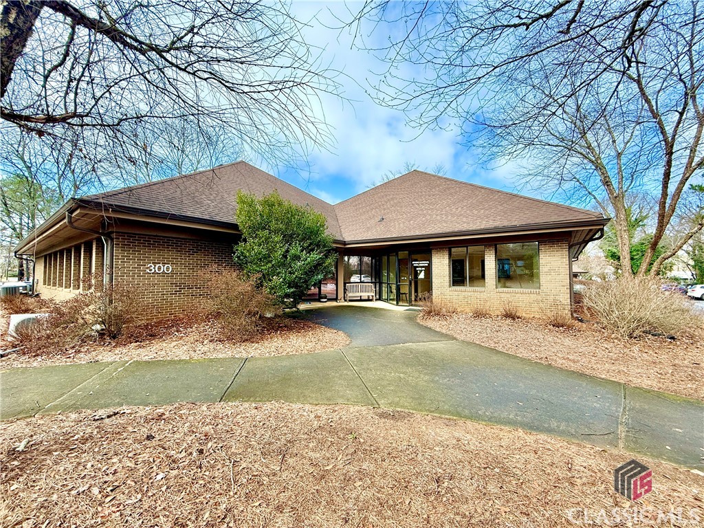 700 Sunset Drive Property Photo 1