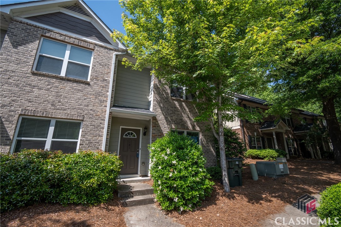 1181 Binghampton Circle Property Photo 1