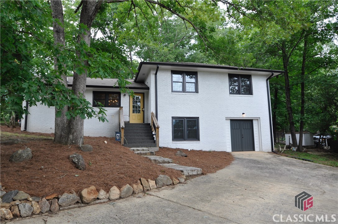 225 Sherwood Drive Property Photo 1