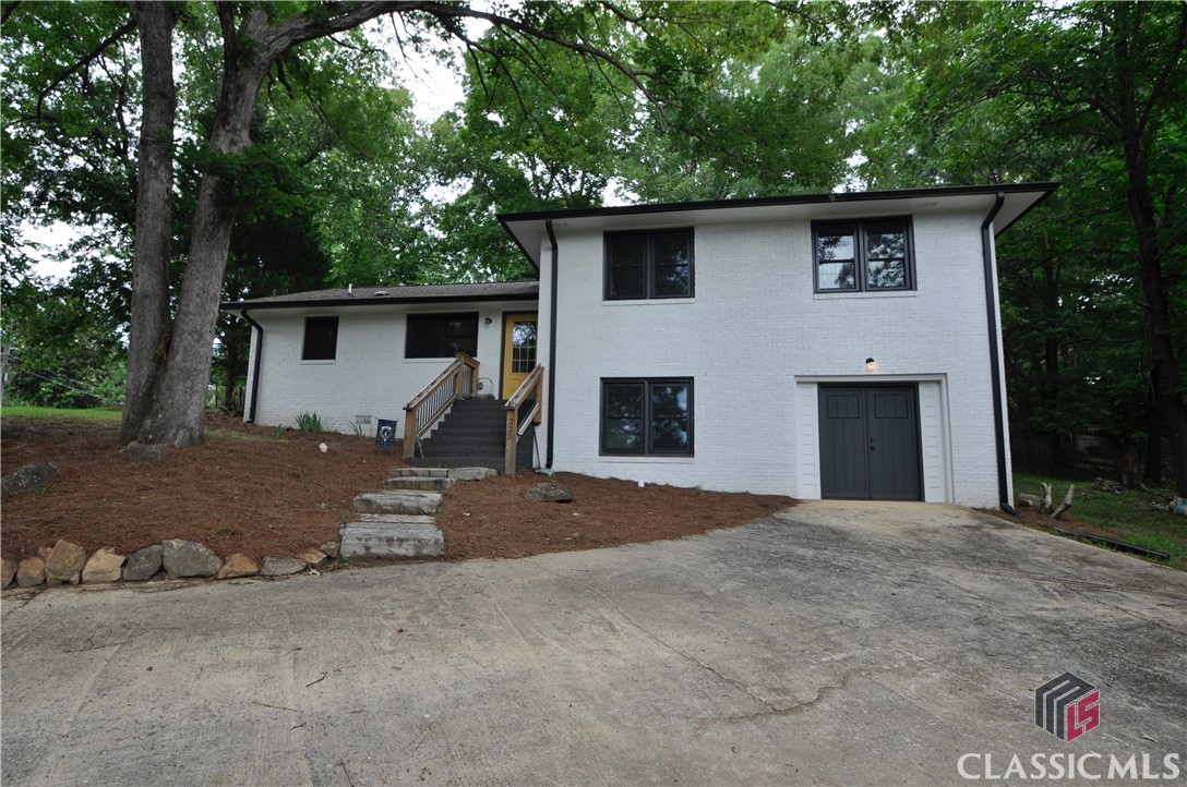 225 Sherwood Drive Property Photo 2