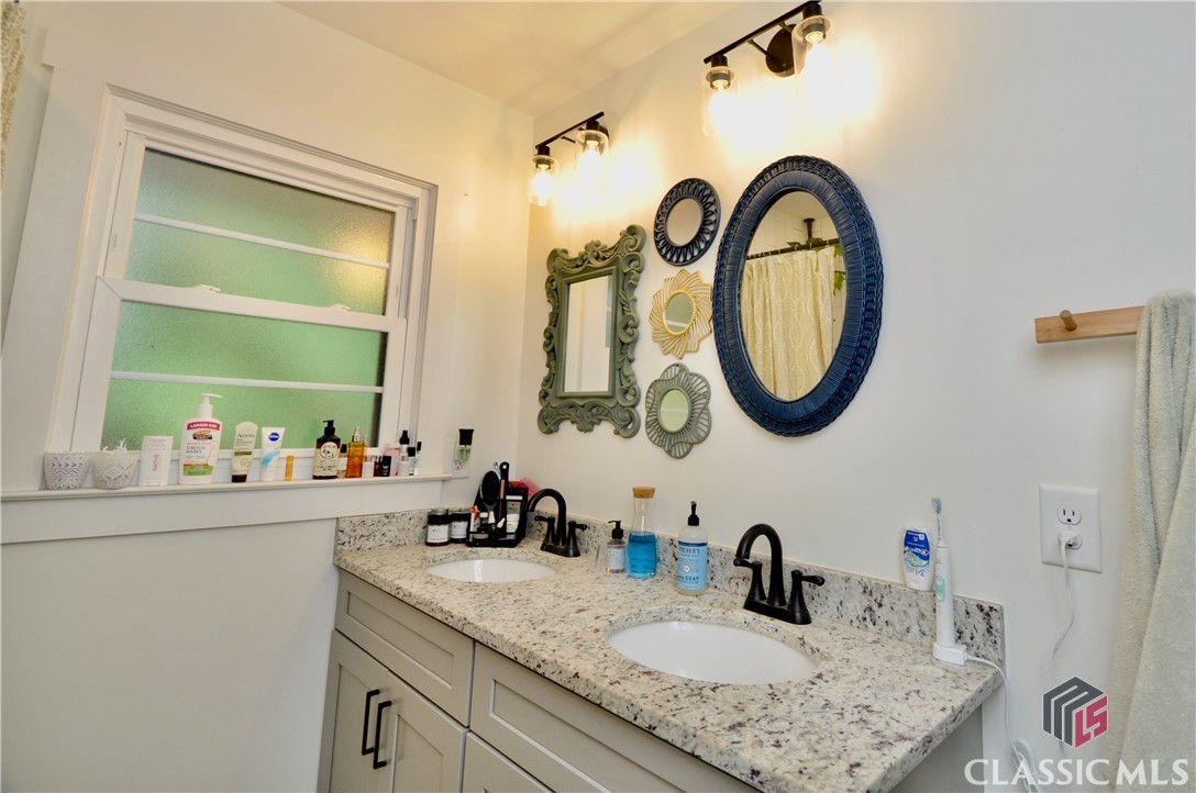 225 Sherwood Drive Property Photo 14