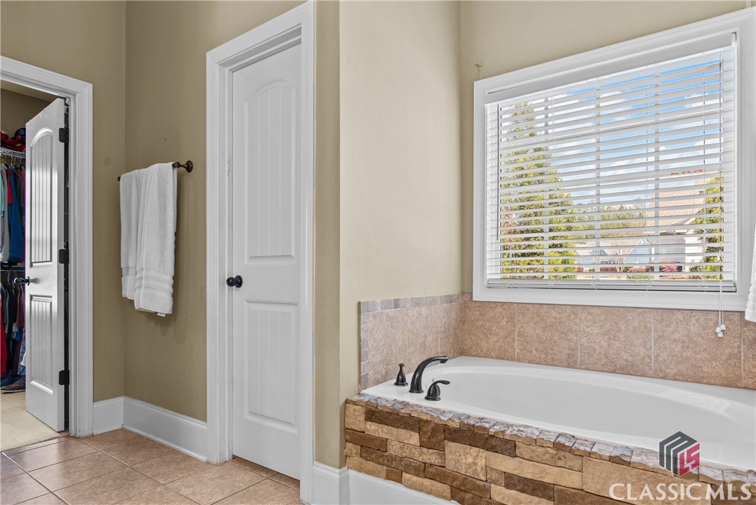 2397 Whitlow Creek Drive Property Photo 28