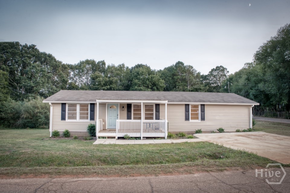 1001 Moreland Drive Property Photo 1