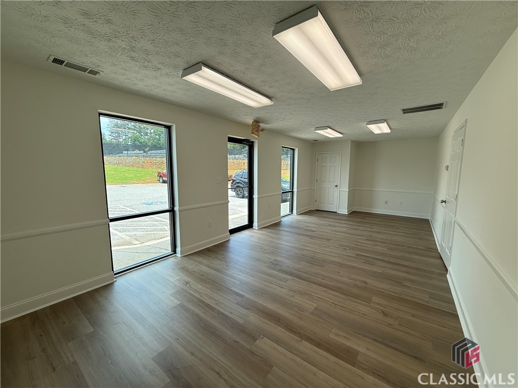 1040 Commerce Court Property Photo 2