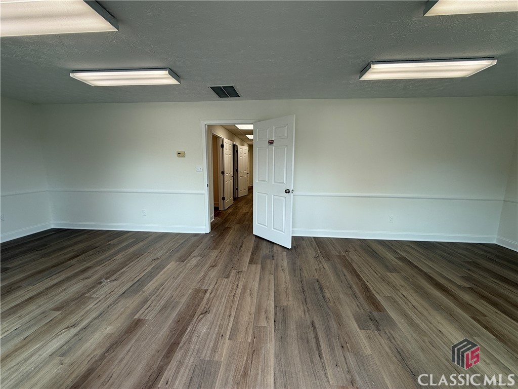 1040 Commerce Court Property Photo 4