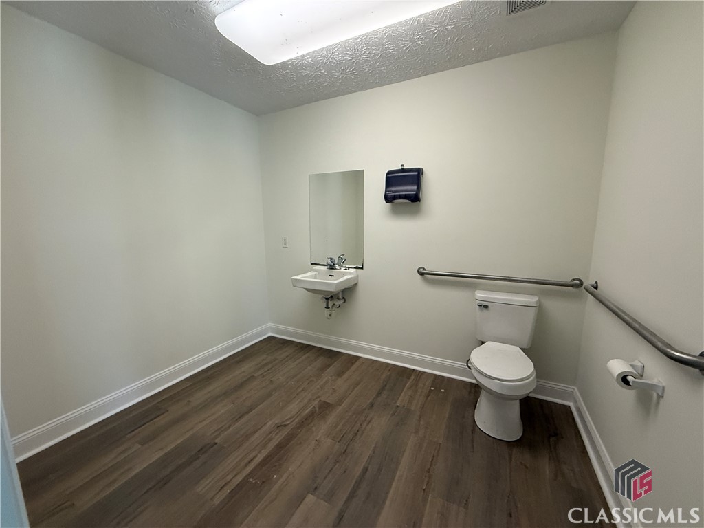 1040 Commerce Court Property Photo 8
