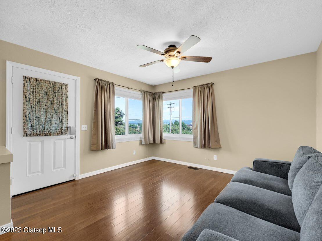 3307 Franklin Avenue Property Photo 3
