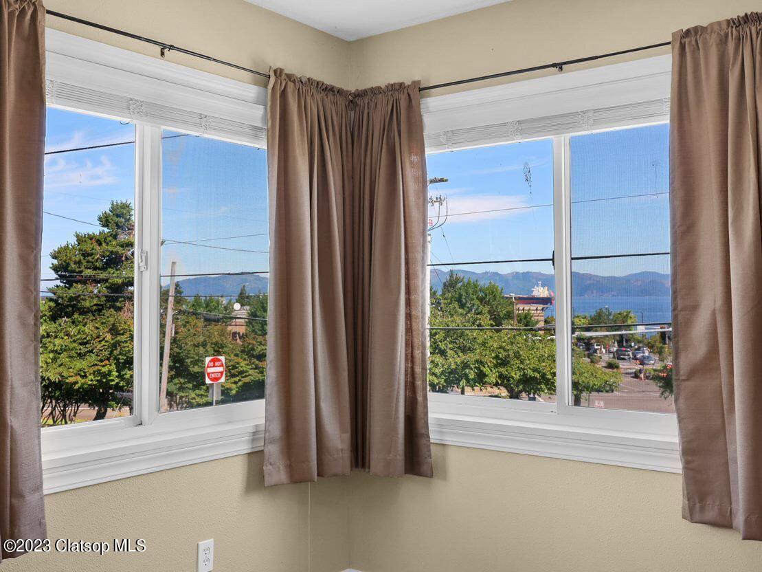 3307 Franklin Avenue Property Photo 4