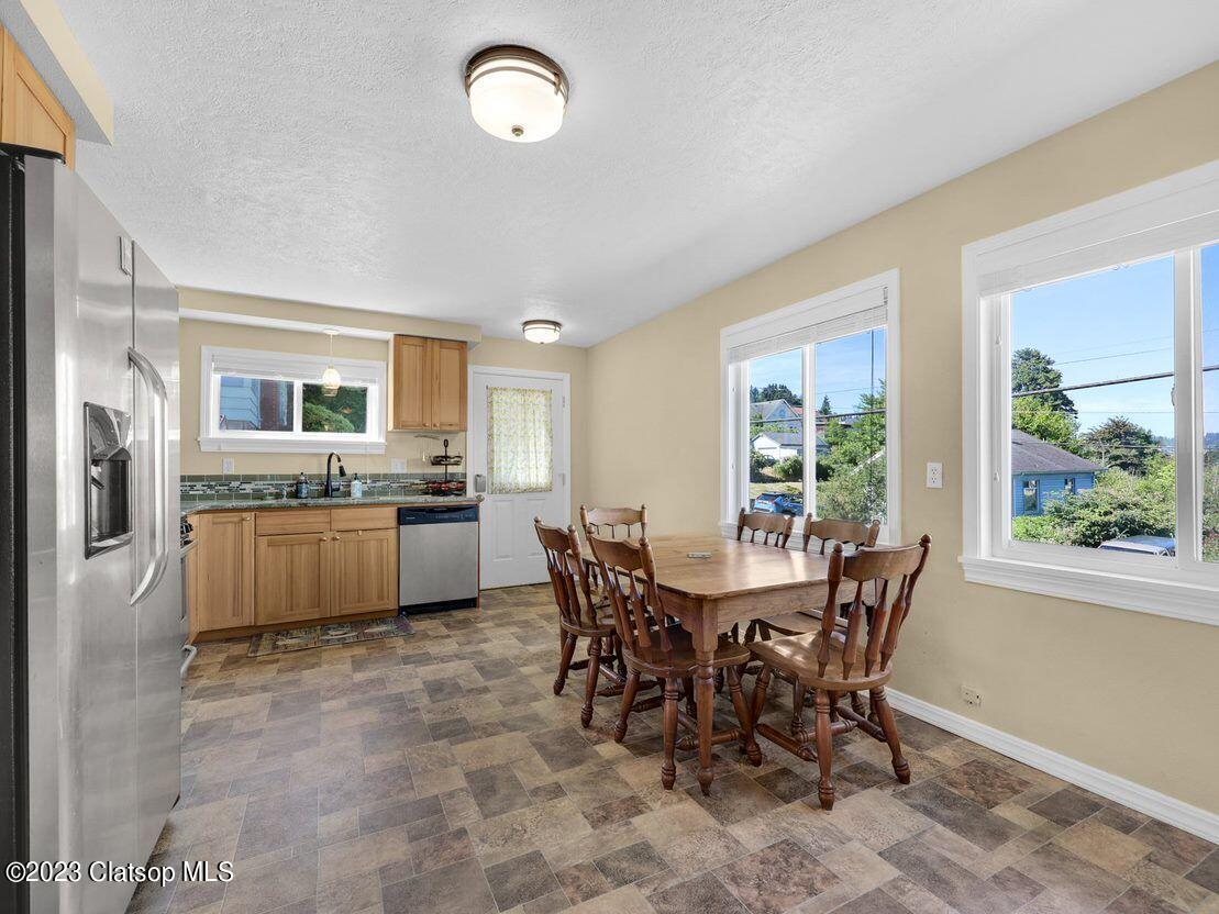 3307 Franklin Avenue Property Photo 8