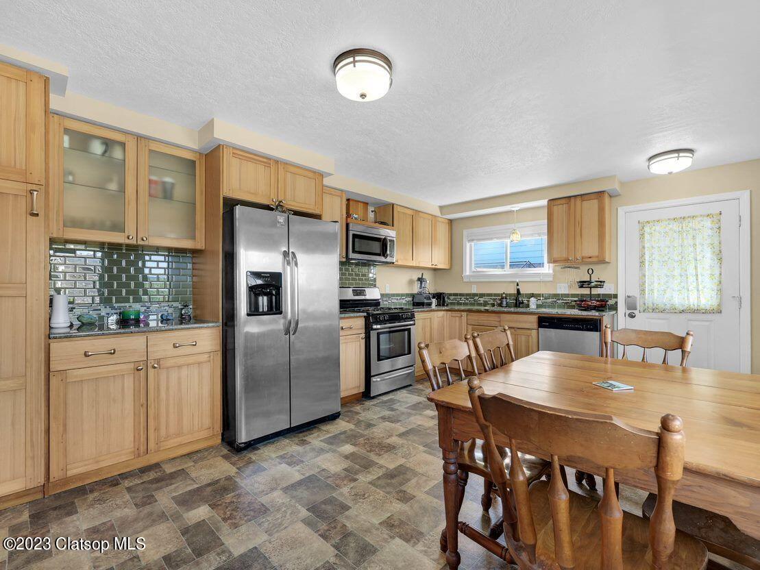 3307 Franklin Avenue Property Photo 9