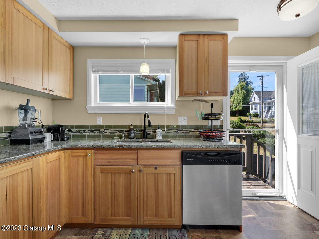 3307 Franklin Avenue Property Photo 11