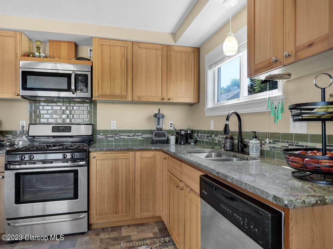 3307 Franklin Avenue Property Photo 12