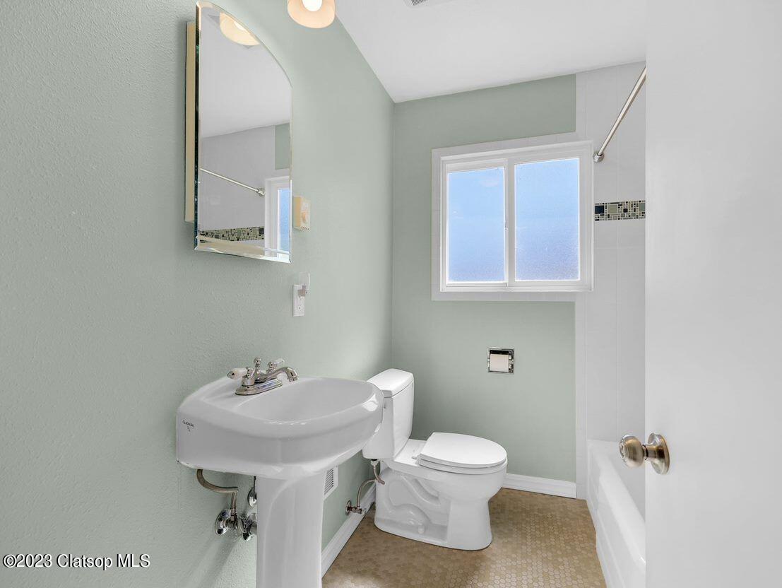 3307 Franklin Avenue Property Photo 18