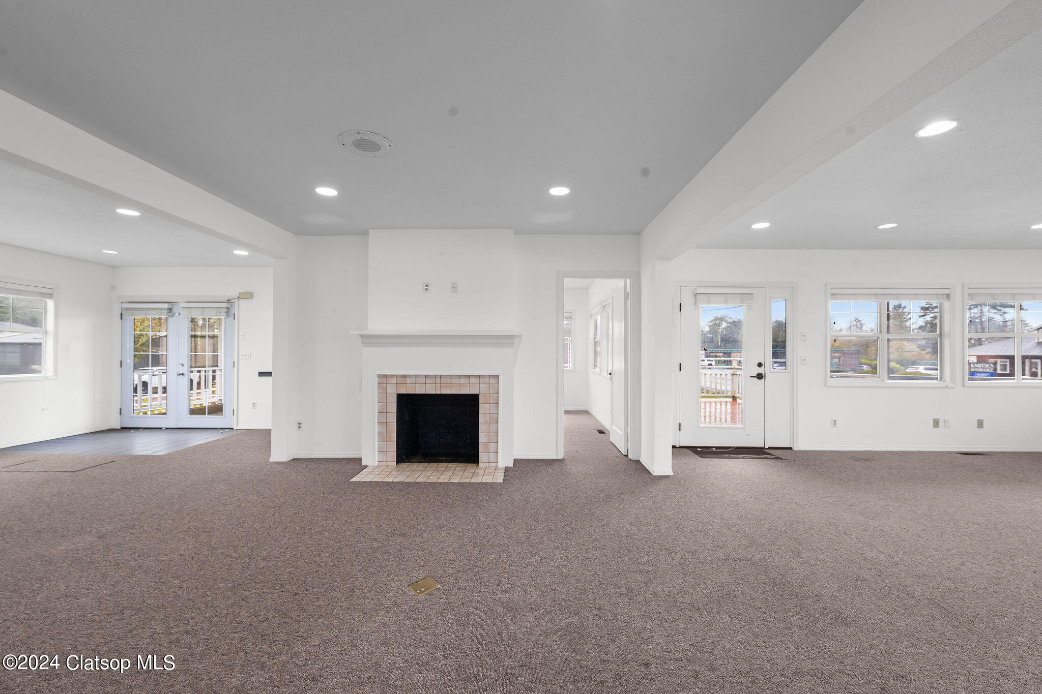 3447 N Hwy 101 Property Photo 9