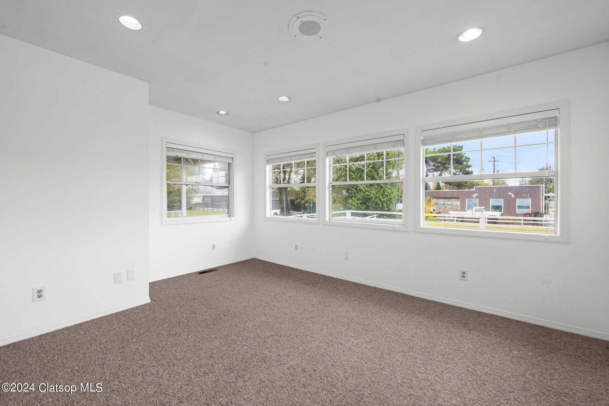 3447 N Hwy 101 Property Photo 11