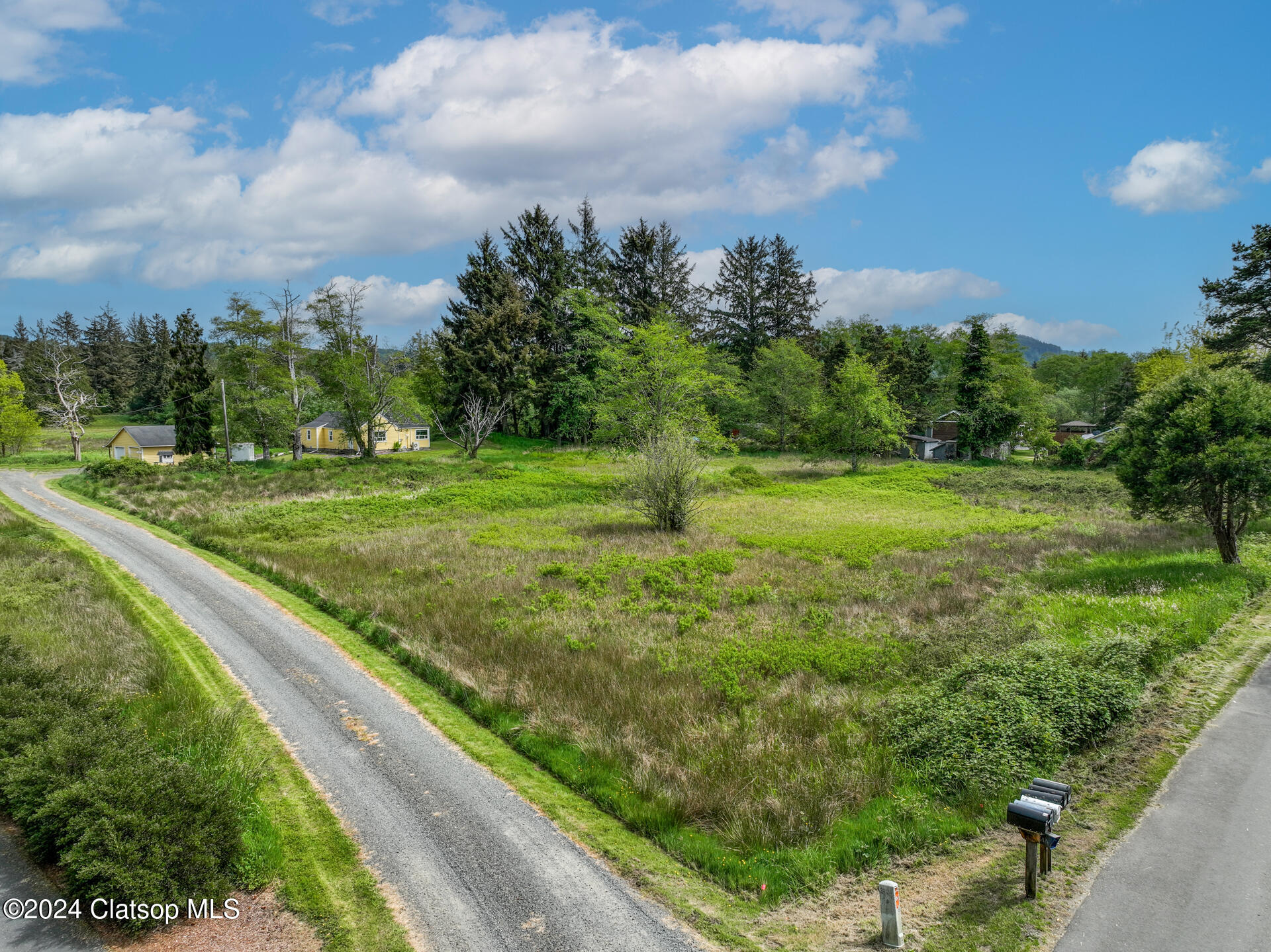 Railroad Ave Real Estate Listings Main Image