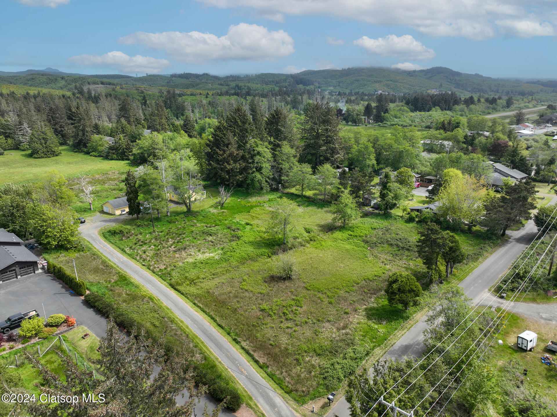 261 Railroad Avenue Property Photo 2