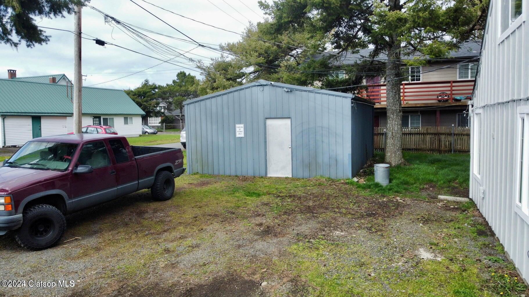 2149 S Edgewood Street Property Photo 3