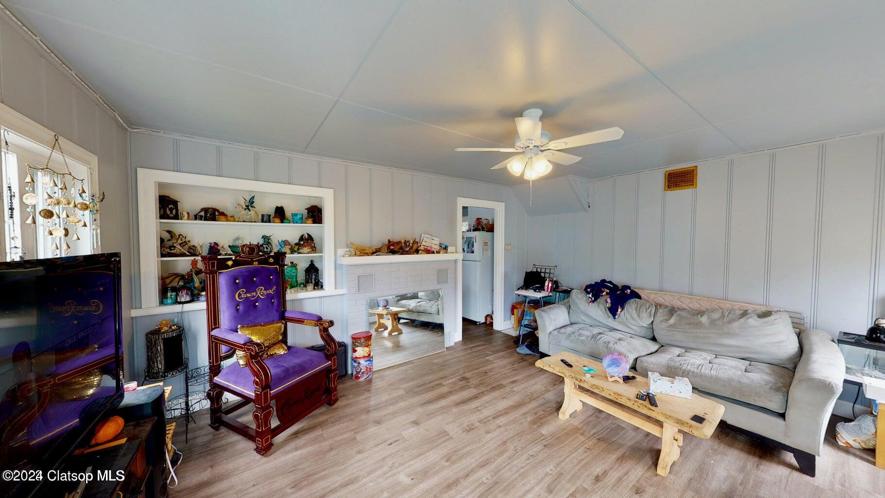 2149 S Edgewood Street Property Photo 8