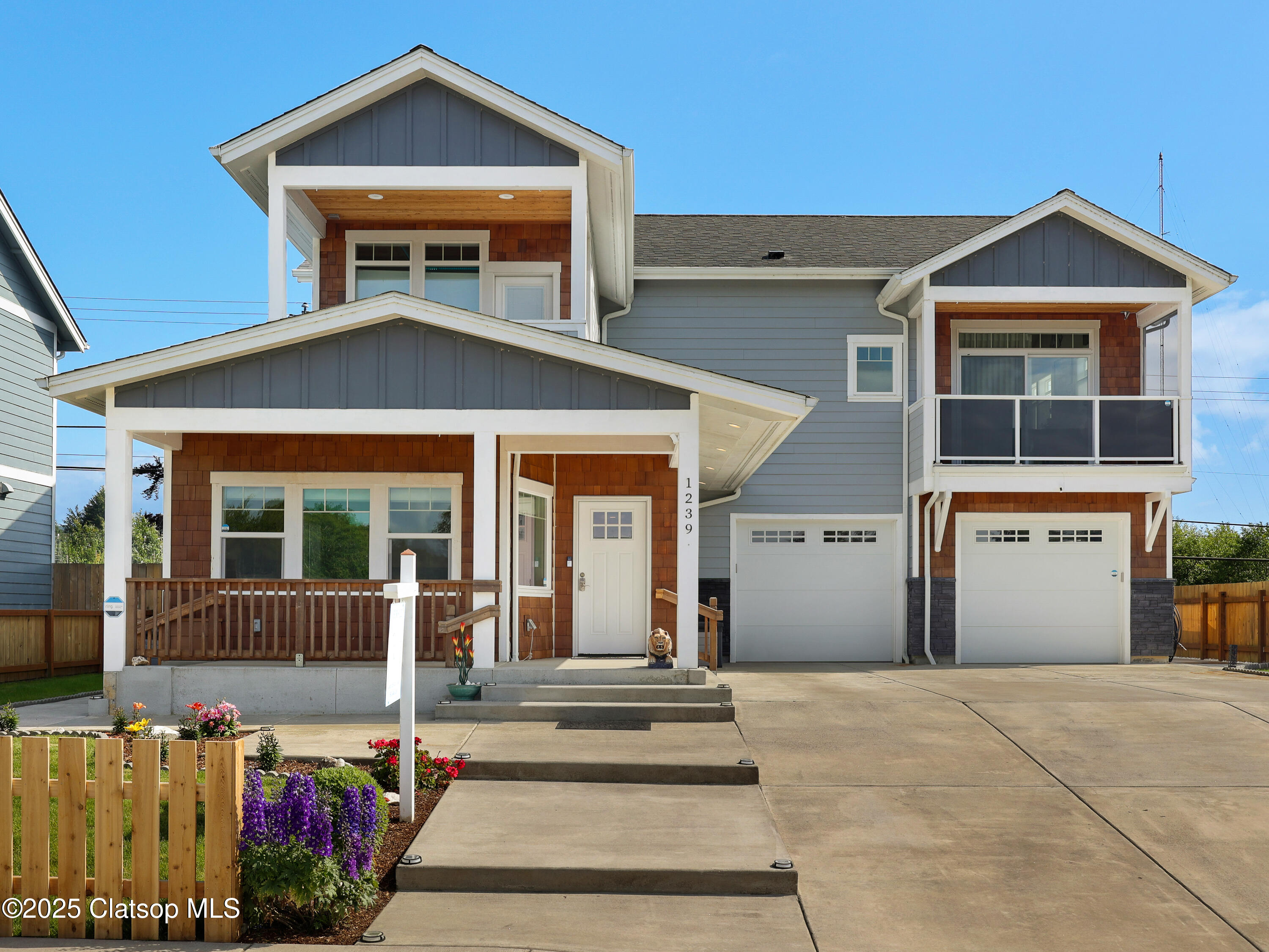 1239 Seabright Way Property Photo 3