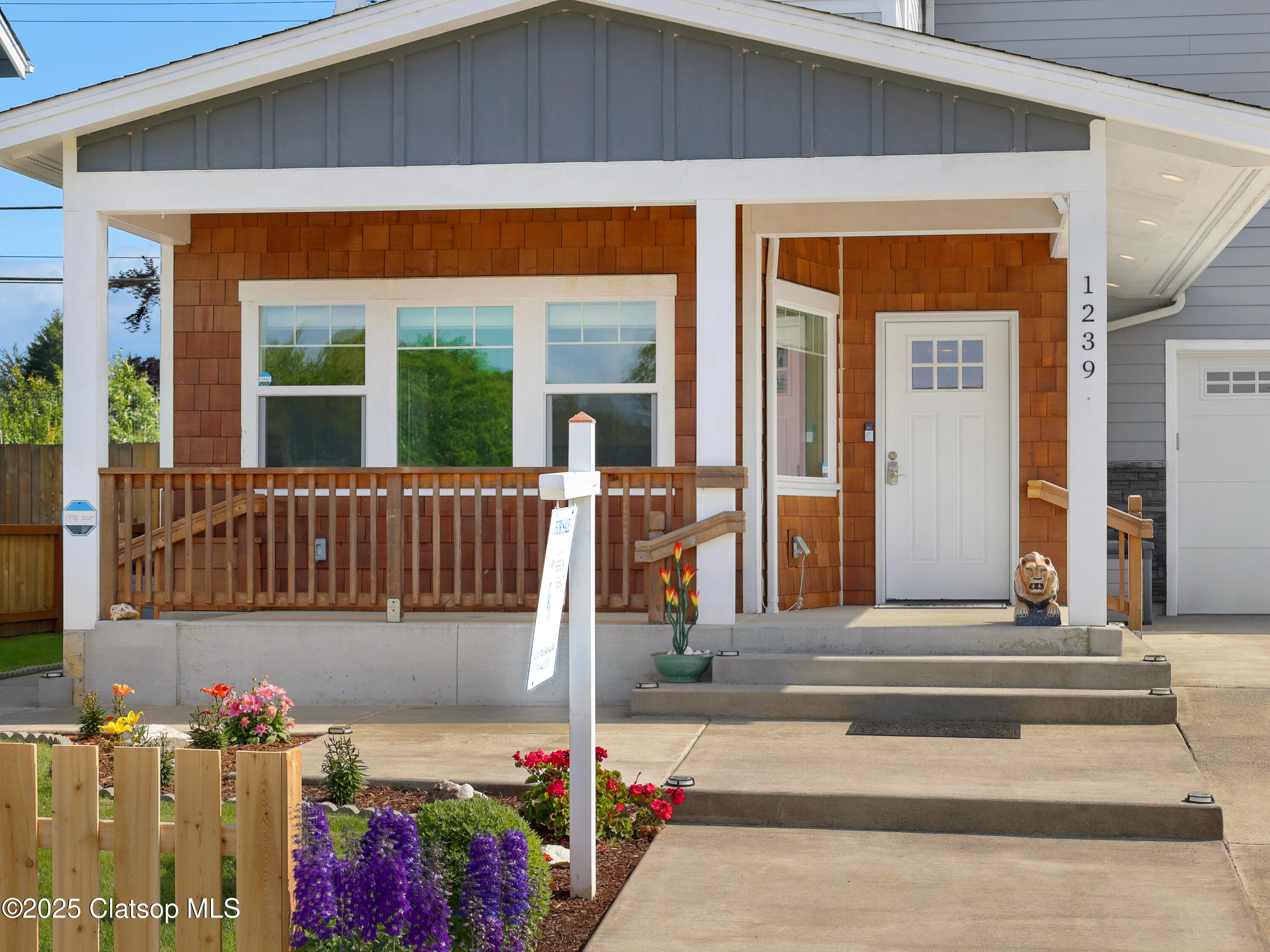 1239 Seabright Way Property Photo 4