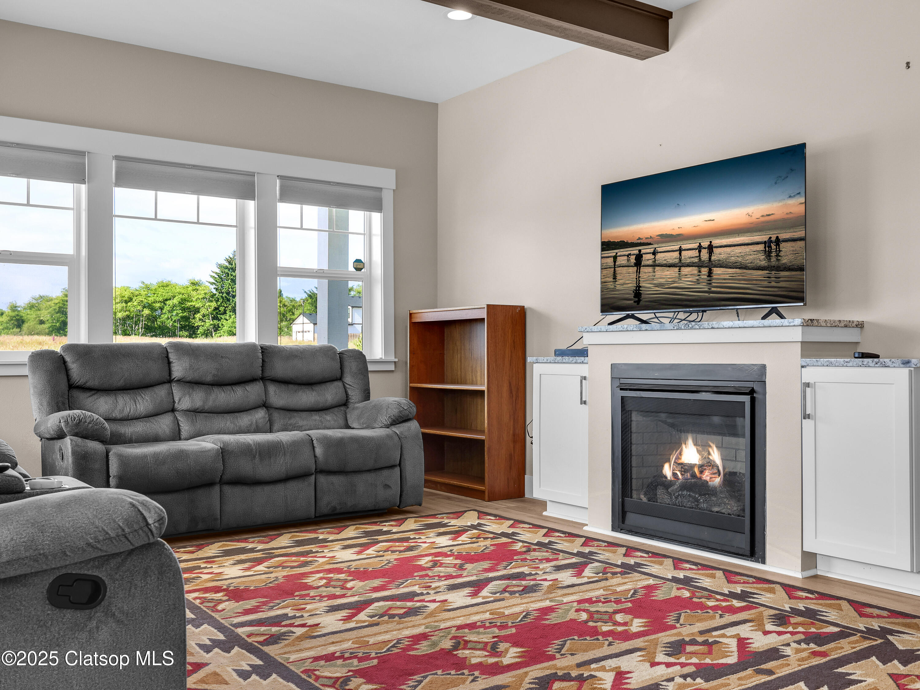 1239 Seabright Way Property Photo 7