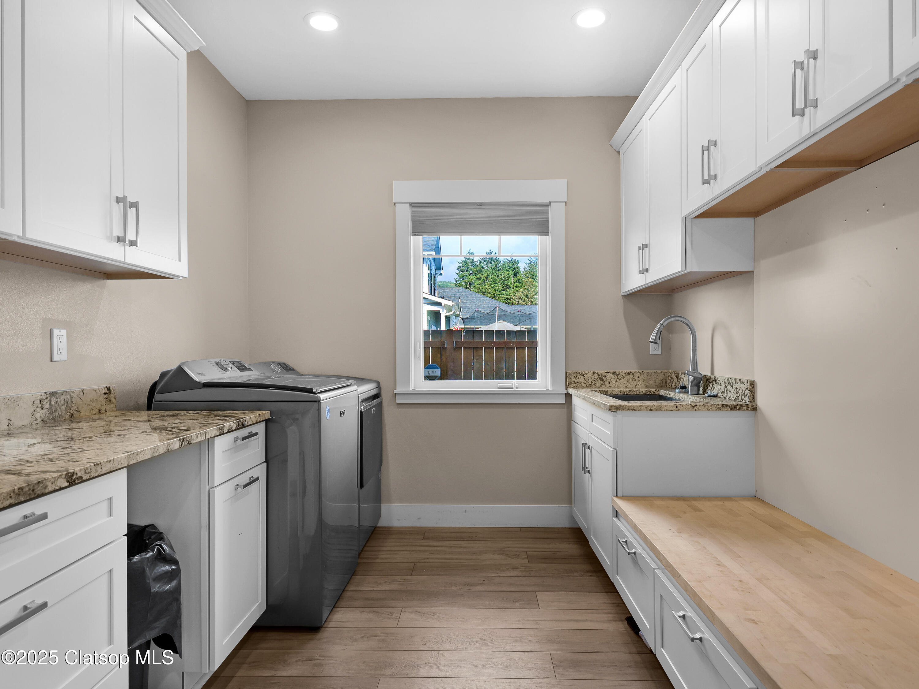 1239 Seabright Way Property Photo 12