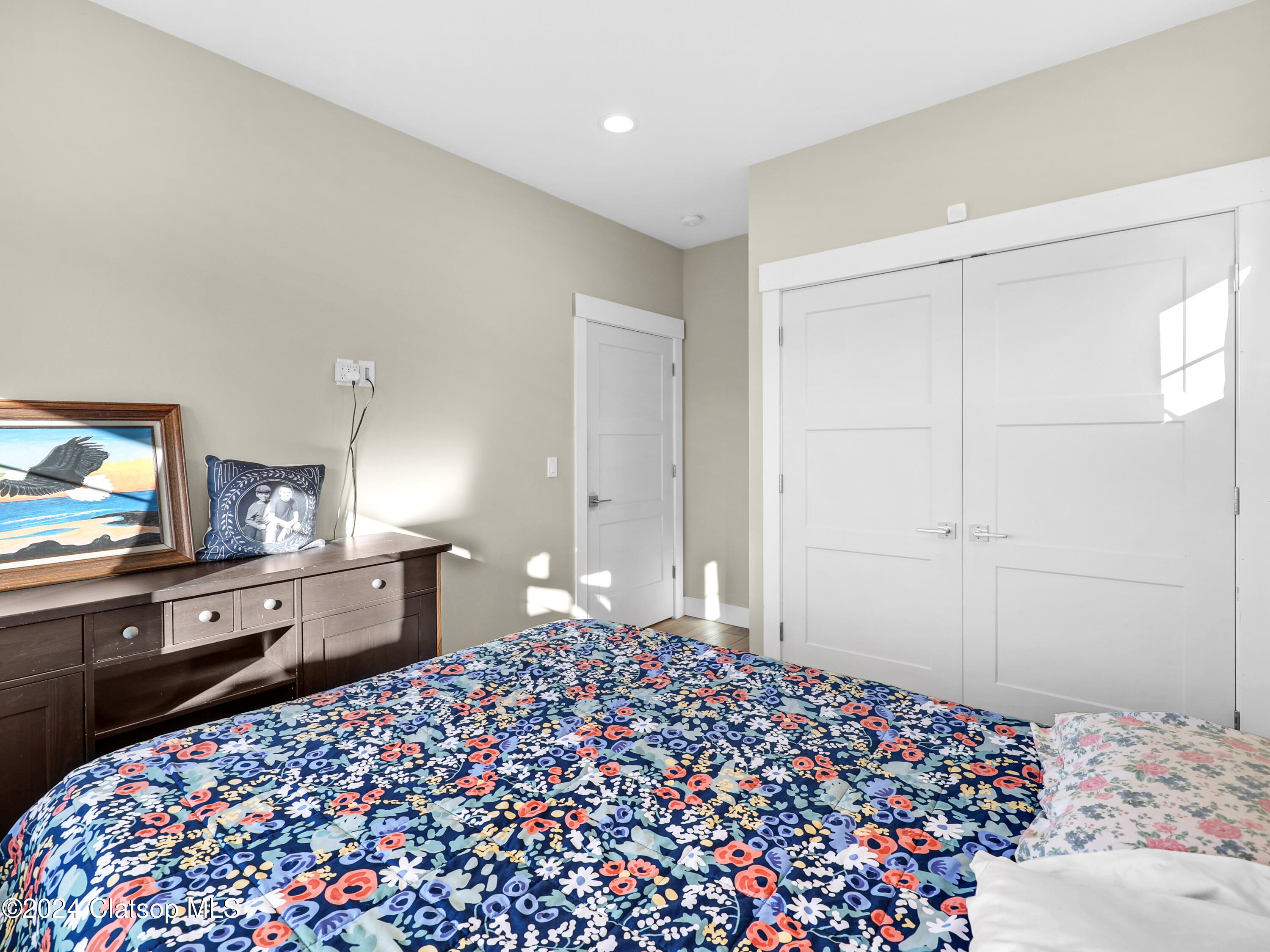 1239 Seabright Way Property Photo 13