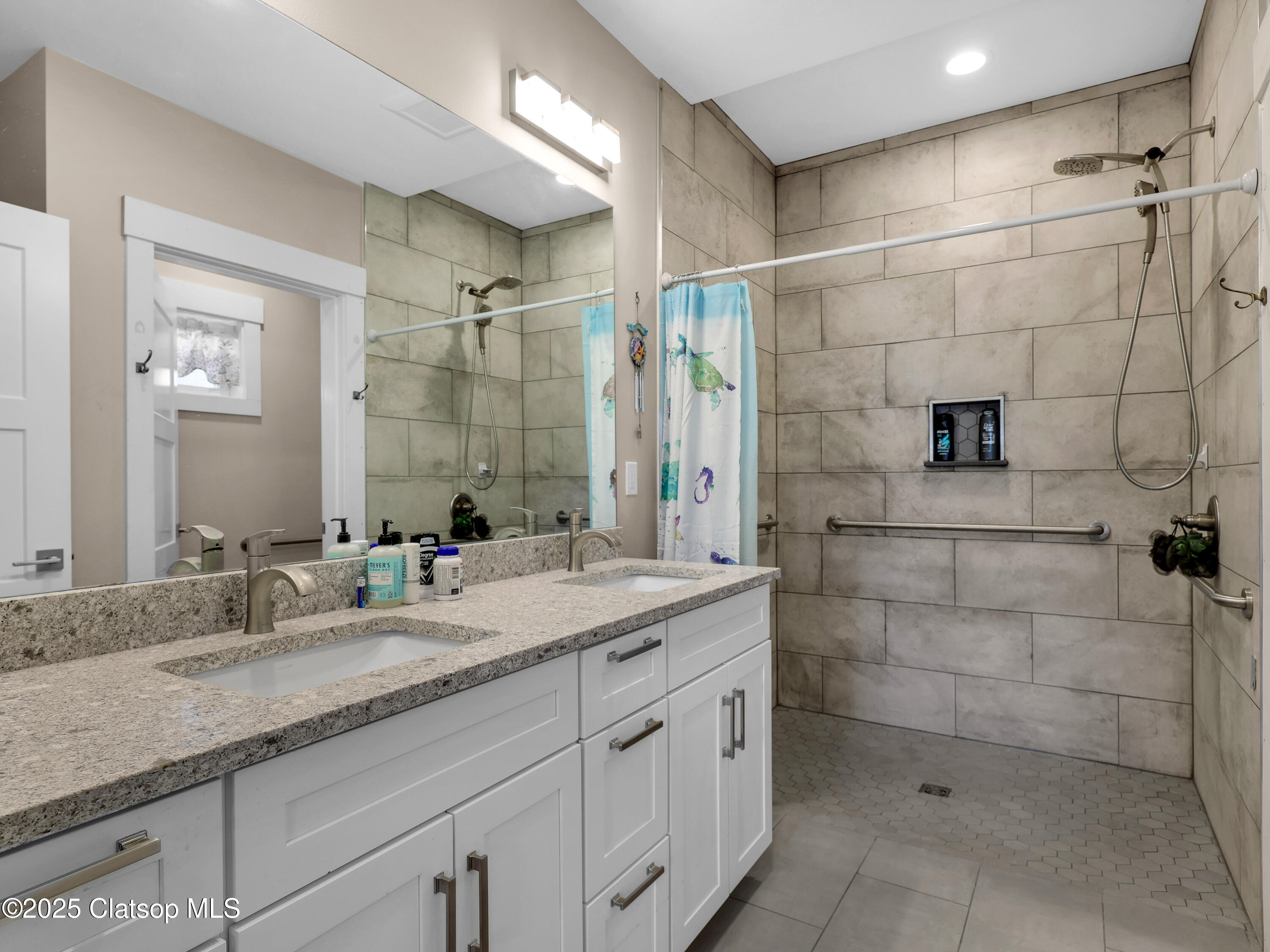 1239 Seabright Way Property Photo 17