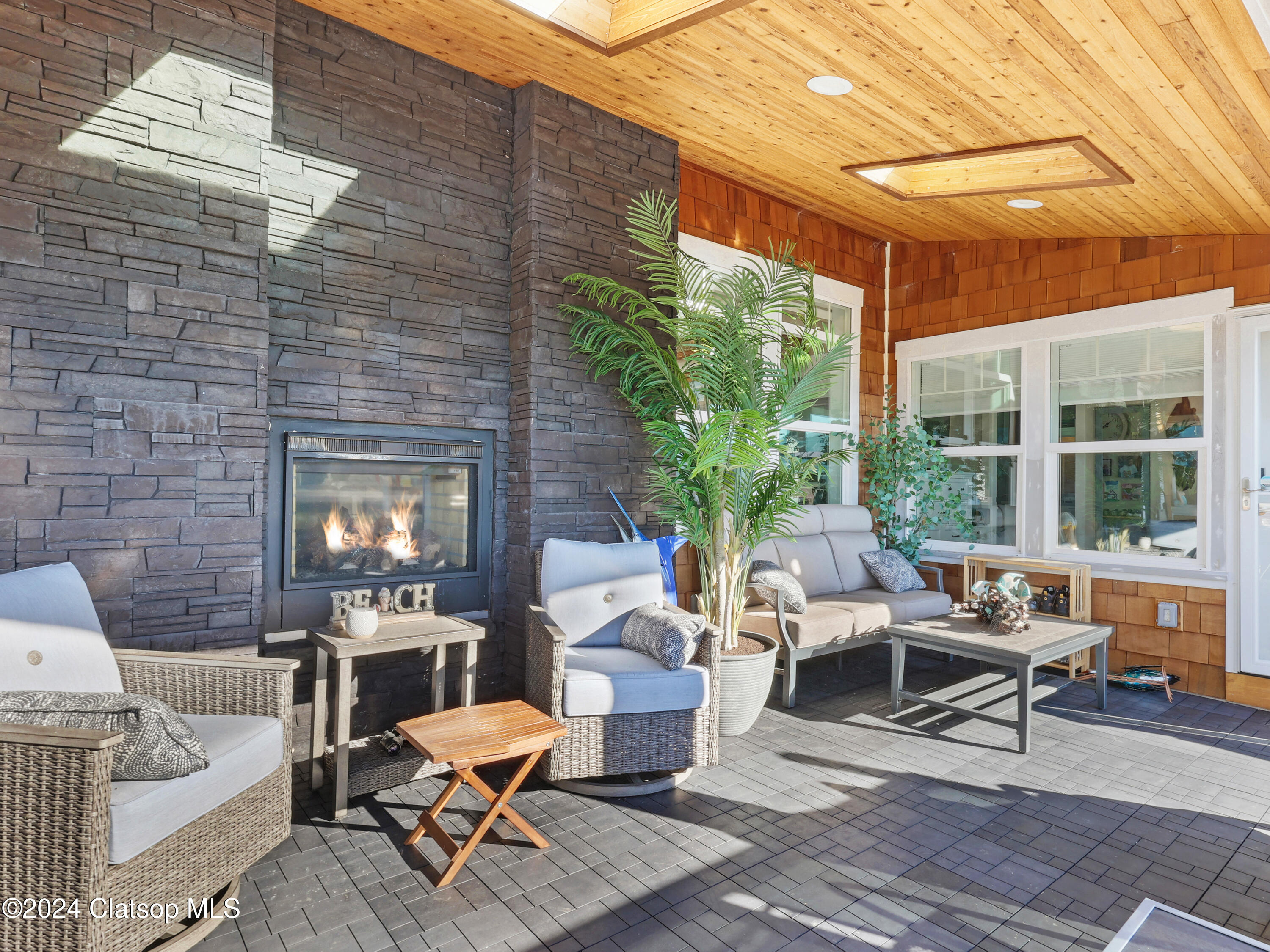 1239 Seabright Way Property Photo 21