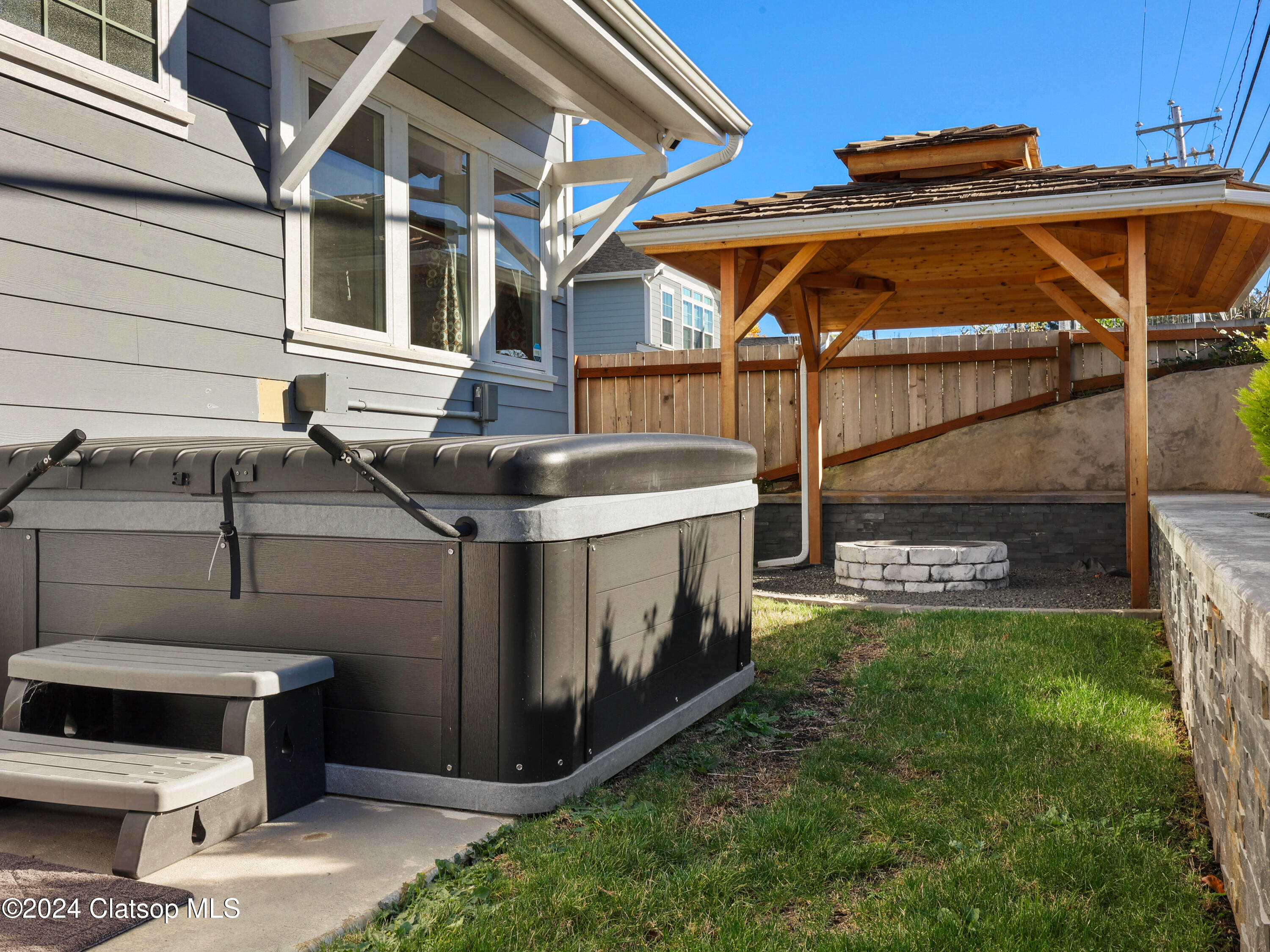 1239 Seabright Way Property Photo 24