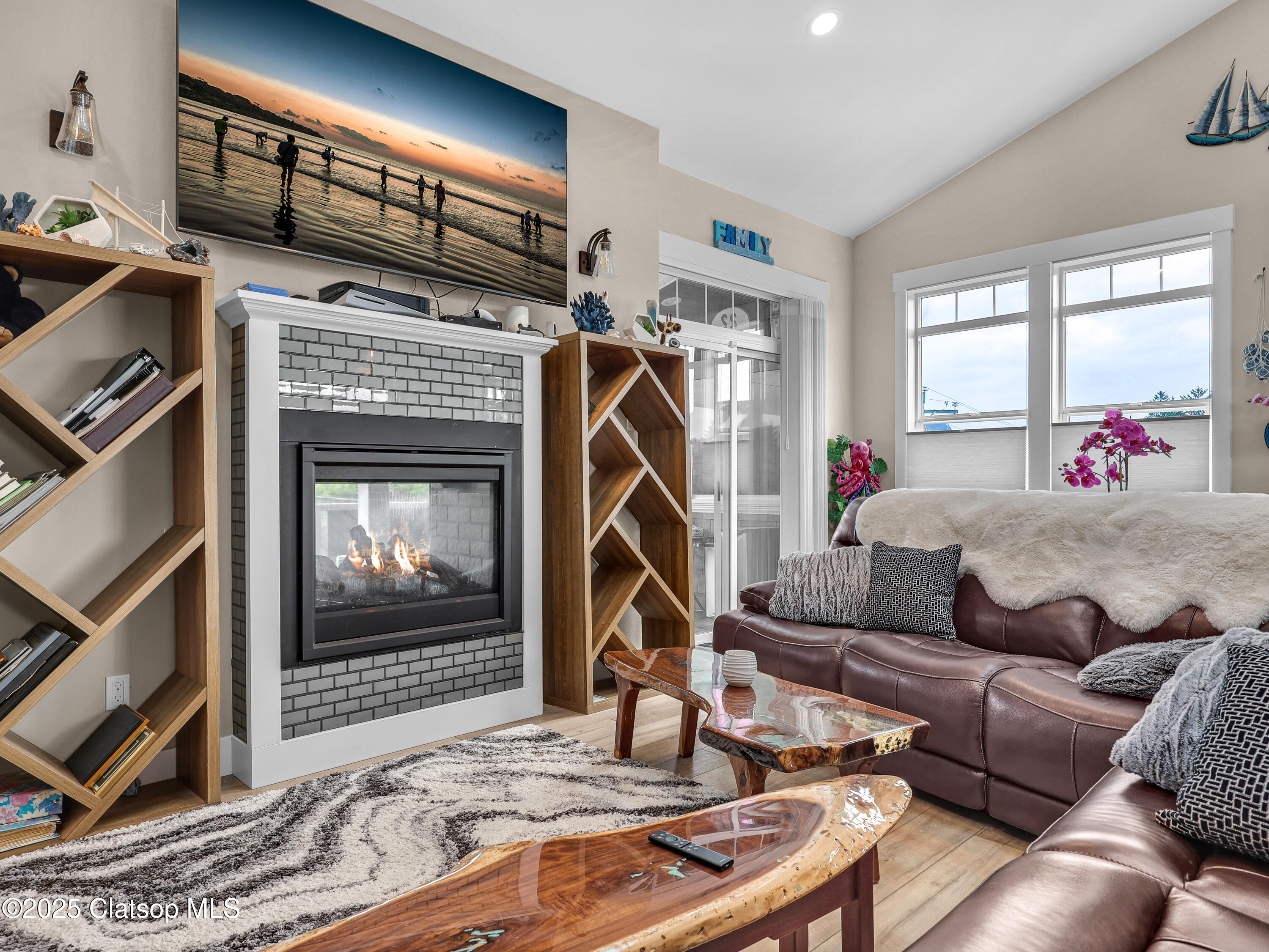 1239 Seabright Way Property Photo 27