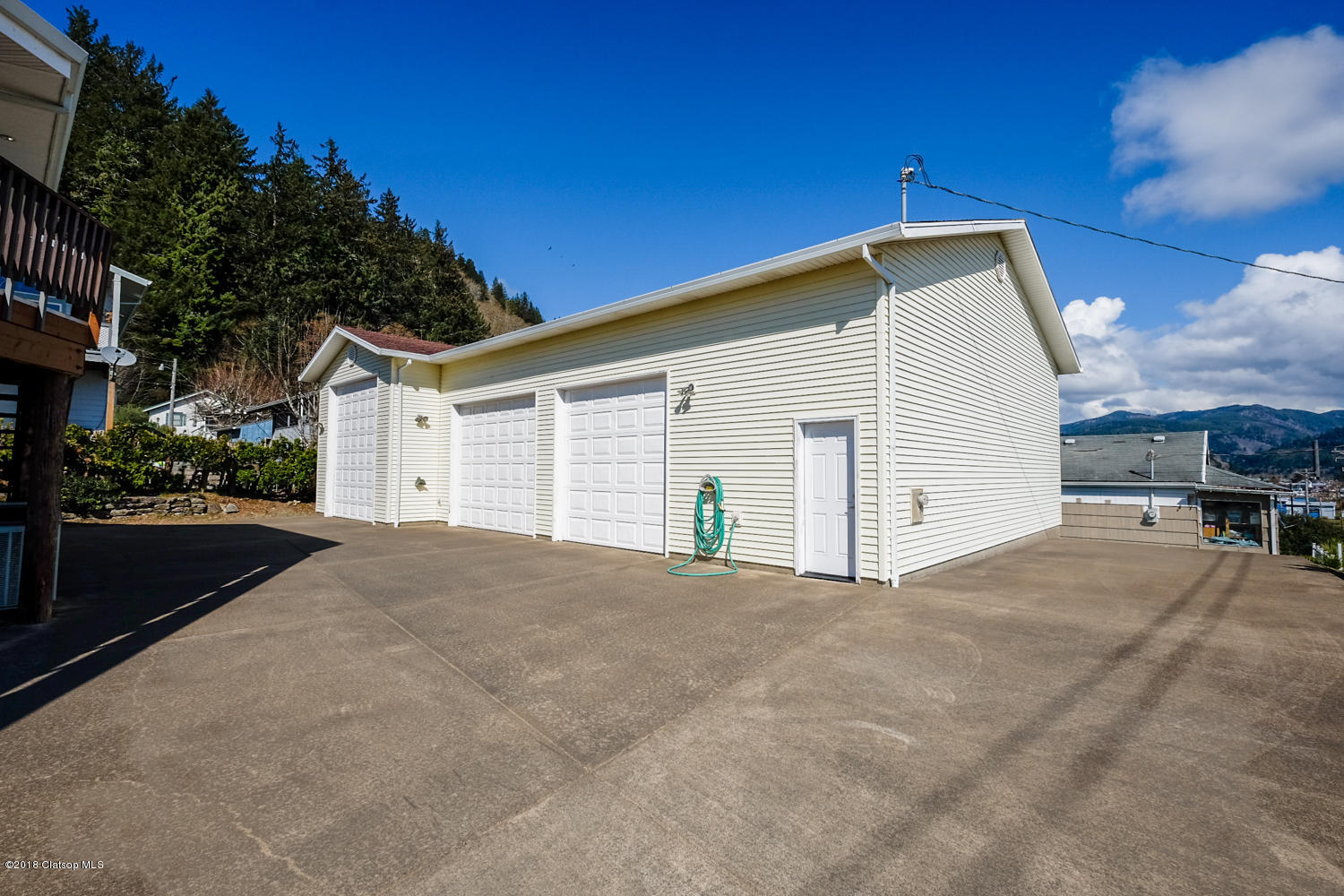1216 Garibaldi Avenue Property Photo 4